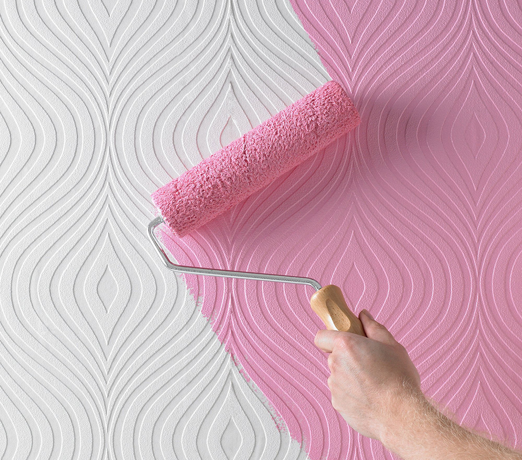 Как красить обои