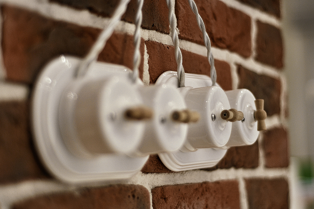 Разборка выключателя внешней проводки