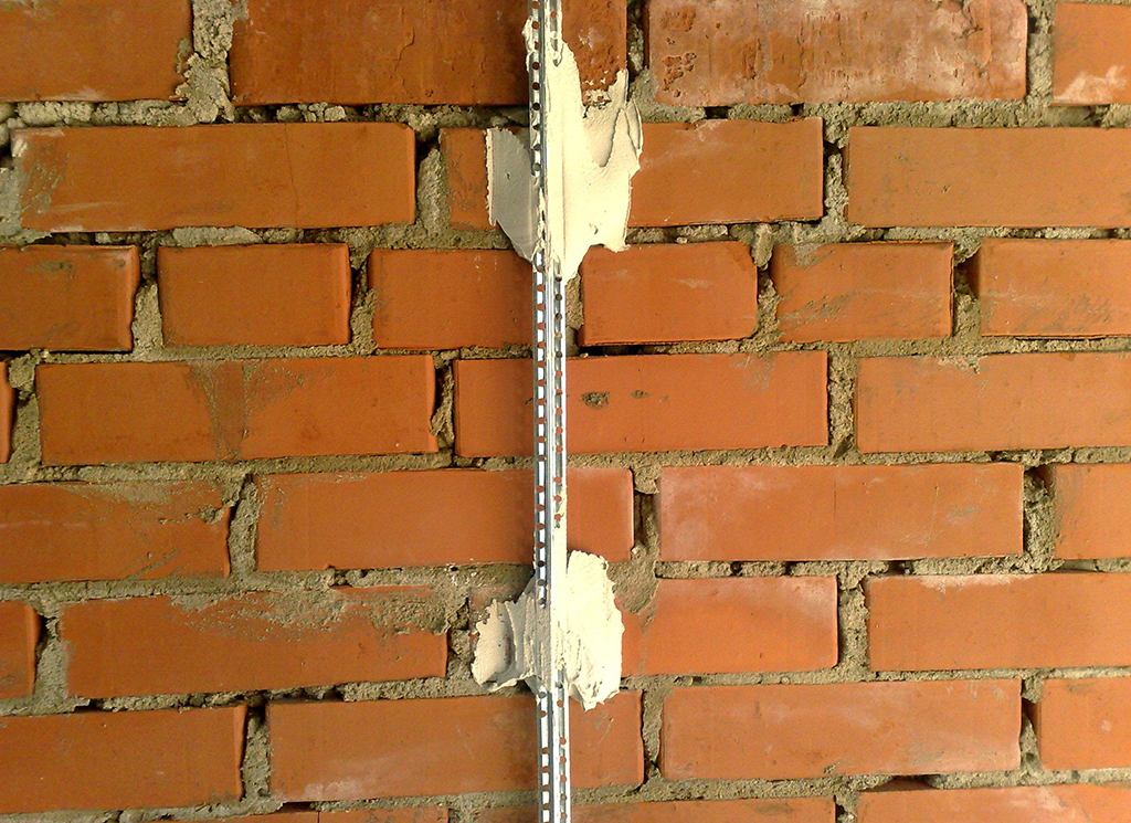 Как выставить маяки под штукатурку